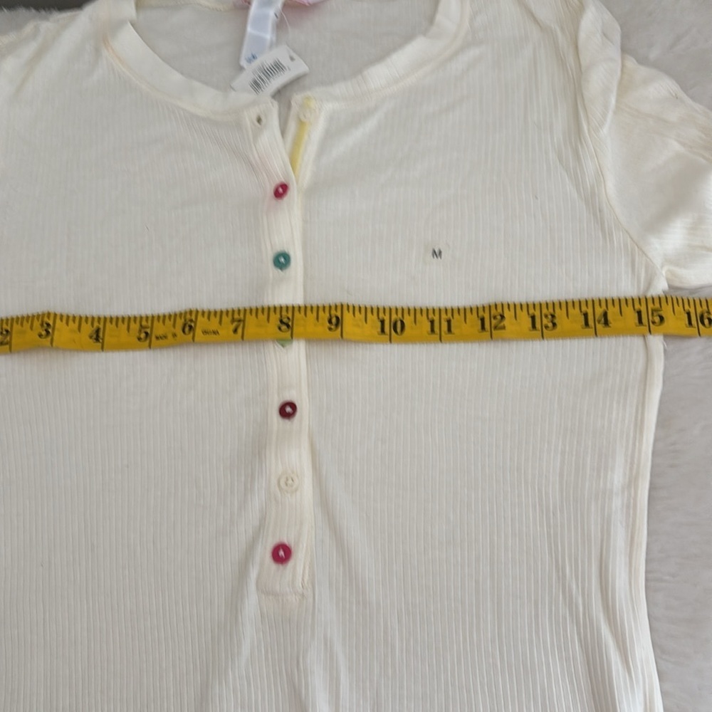Gapbody Henley NWT - Size Medium - cream with different colors of buttons - Picture 5 of 5